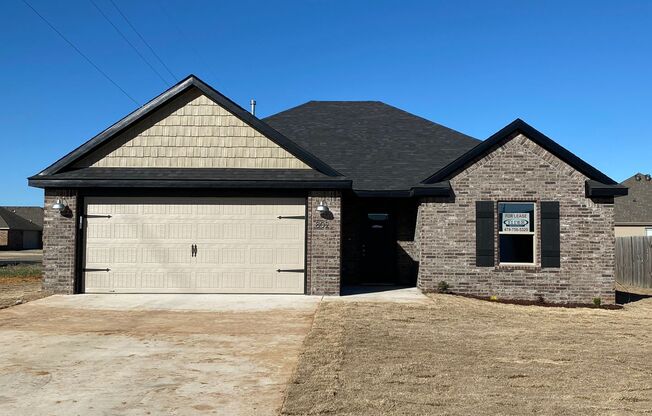 Move In Special - Beautiful Home in Bentonville - Prime Location - Close to Schools