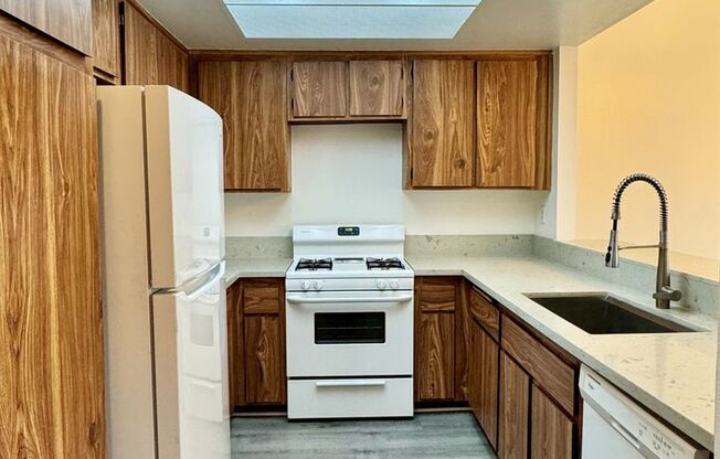 RENT SPECIAL!! $400 OFF SECOND MONTH RENT - Spacious 3 Bedroom 2 Bath Condo in Hawaiian Gardens