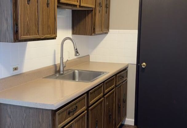 1 bed, 1 bath, 612 sqft, $730, Unit B-12