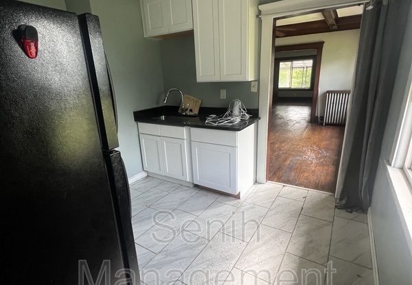 1495 W GRAND BLVD