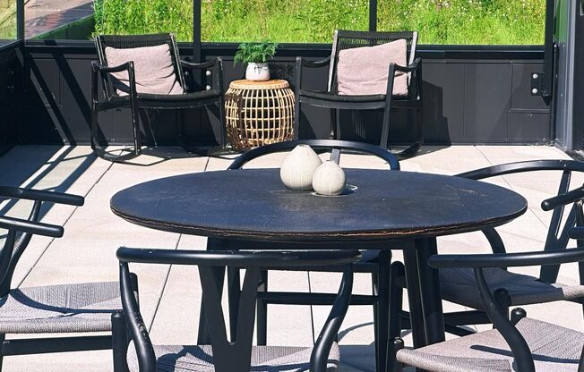 1 bed, 1 bath, 734 sqft, $2,595, Unit 318