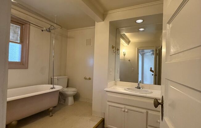 Studio, 1 bath, $1,100, Unit 2