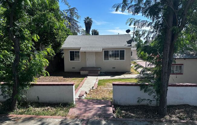 905 &amp; 905 1/2 Pearl St