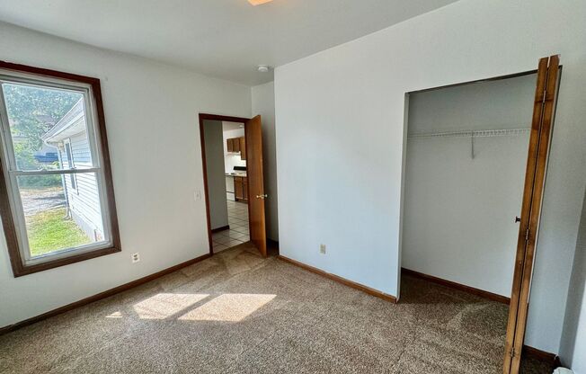 2 beds, 1 bath, 800 sqft, $1,245, Unit 2