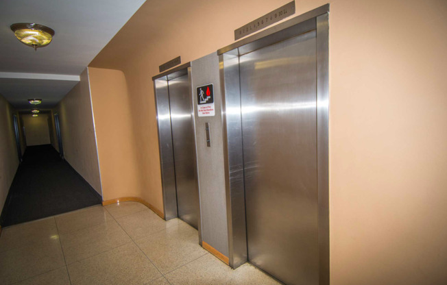 8600 Apartments Inside Elevator 03