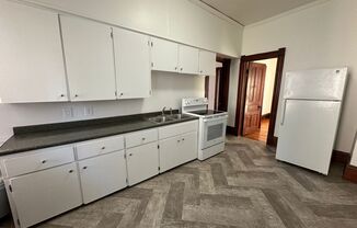 2 beds, 1 bath, $1,195, Unit Apt 3