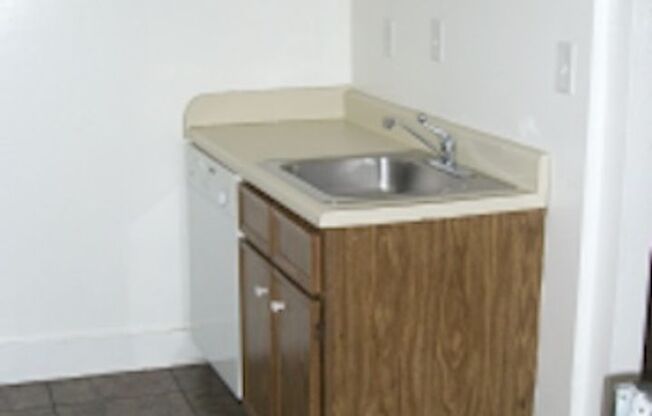 2 beds, 1 bath, 1,000 sqft, $1,250, Unit 07
