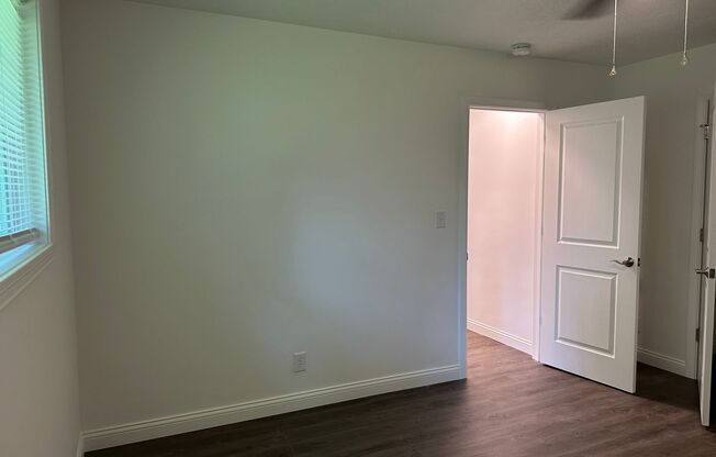 3 beds, 1 bath, 1,300 sqft, $1,450, Unit 3001