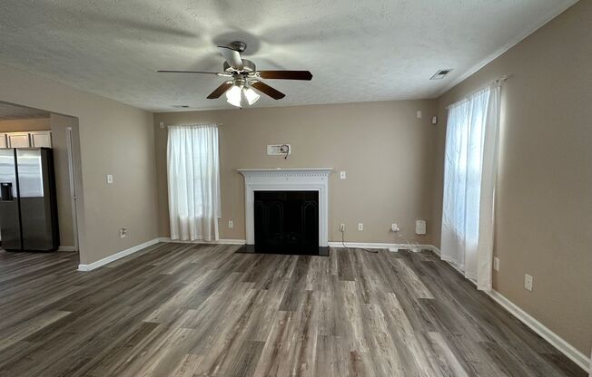 Great 2 Story 3 Bedroom, 2.5 Bath with Garage in Hope Mills!