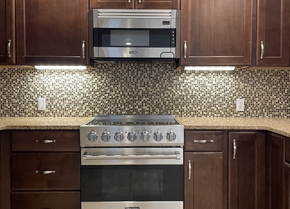 2 beds, 2 baths, 1,130 sqft, $4,850, Unit 304