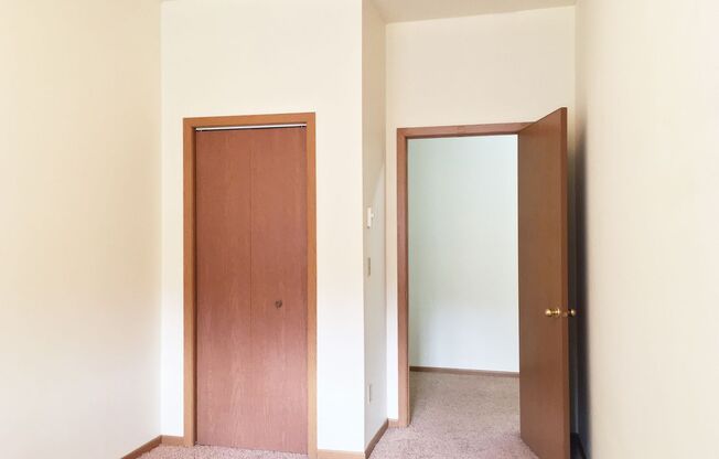 2 beds, 1 bath, $845, Unit 3