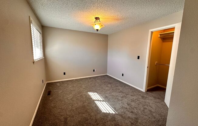 2 beds, 1 bath, 800 sqft, $1,695, Unit 509 7th St - Upper unit