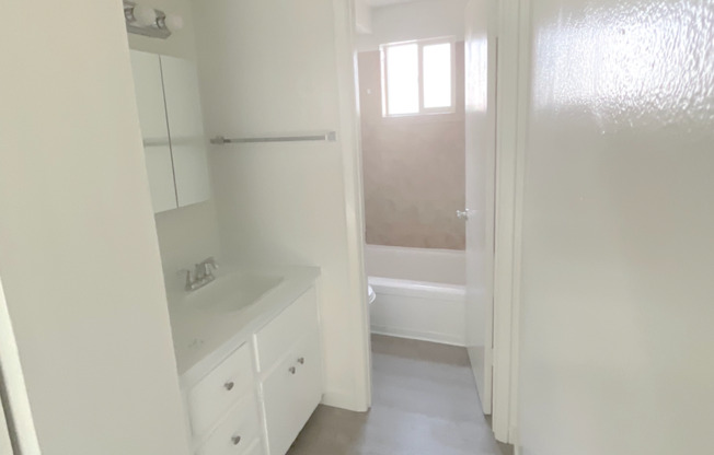 2 beds, 1 bath, 832 sqft, $1,550, Unit 118