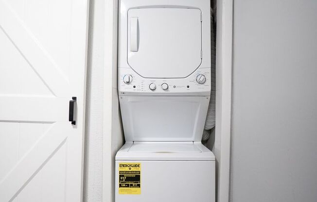 2 beds, 1 bath, 746 sqft, $939, Unit 718