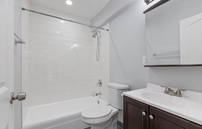 2 beds, 1.5 baths, 819 sqft, $2,200, Unit 404