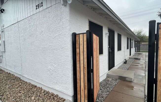2 beds, 1 bath, 740 sqft, $1,225, Unit 2912 E Roeser Rd. #2