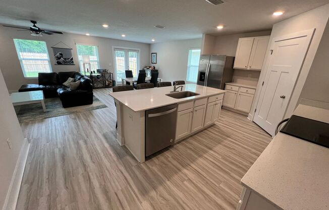 Beautiful 3 Bedroom, 2 Bath Pace Home available !!