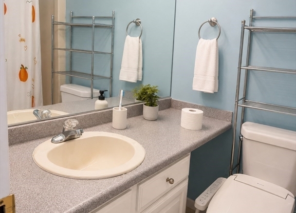 2 beds, 1.5 baths, 1,036 sqft, $2,400, Unit C302