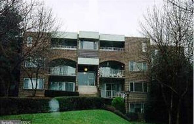 3 BEDROOM CONDO WITH BALCONY, ALL UTILITIES INCLUDED