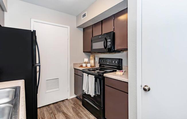 2 beds, 2 baths, 924 sqft, $1,090