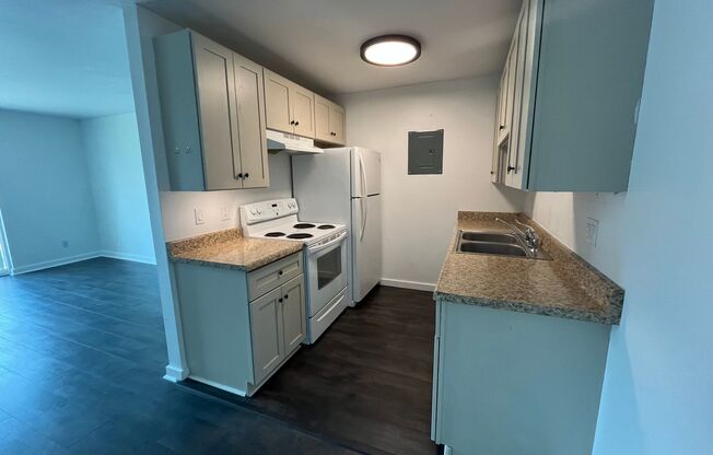 Charming One-Bedroom Condo with Southern Exposure and Prime Location!
