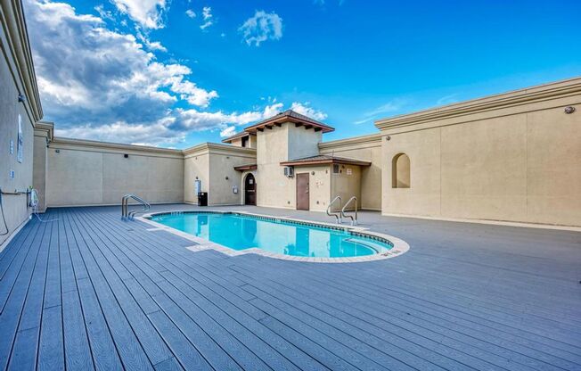 2/2 Apartment Walking Distance from UT