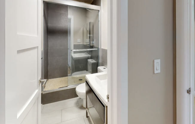2 beds, 2 baths, $8,395, Unit 31K