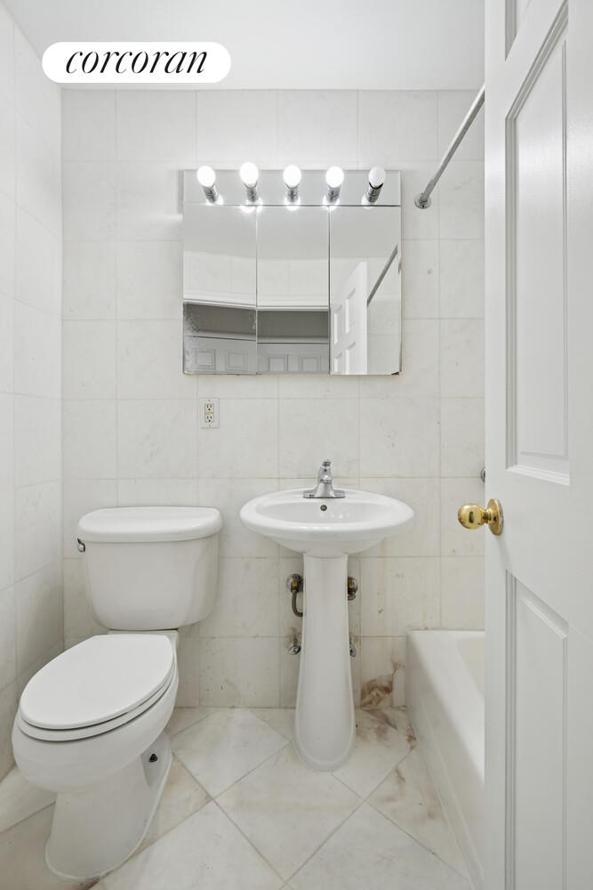 2 beds, 1 bath, $4,250, Unit 4F