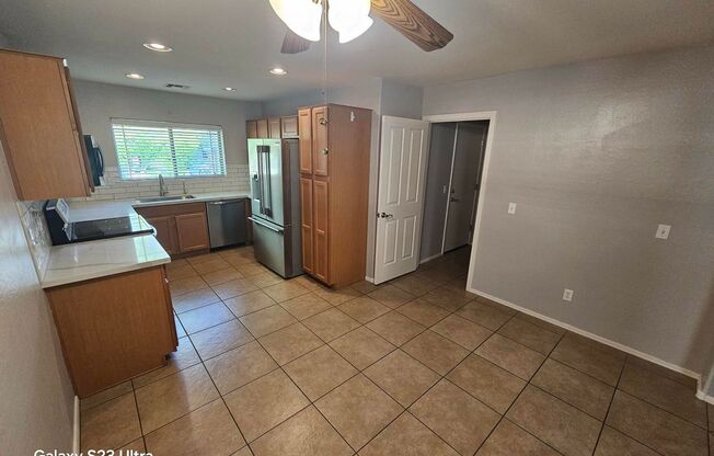 Well maintained 3 bedroom 2 bath charming home Free rent OAC