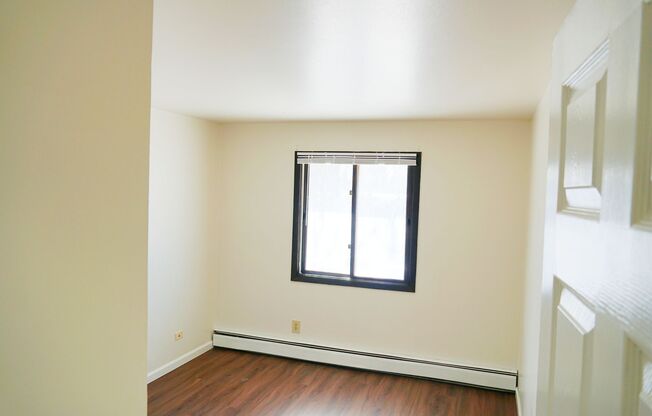 2 beds, 1 bath, 850 sqft, $1,379, Unit 4546-7