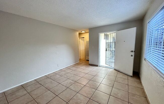 2430 Linden Ave., Long Beach