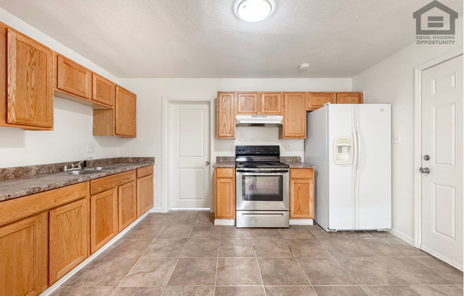 4Bed/2Bath House at McDowell Rd/32nd St! Ready for Immediate Move-In! – NO HOA!
