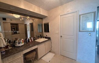 3 beds, 3 baths, $3,250, Unit # 1037