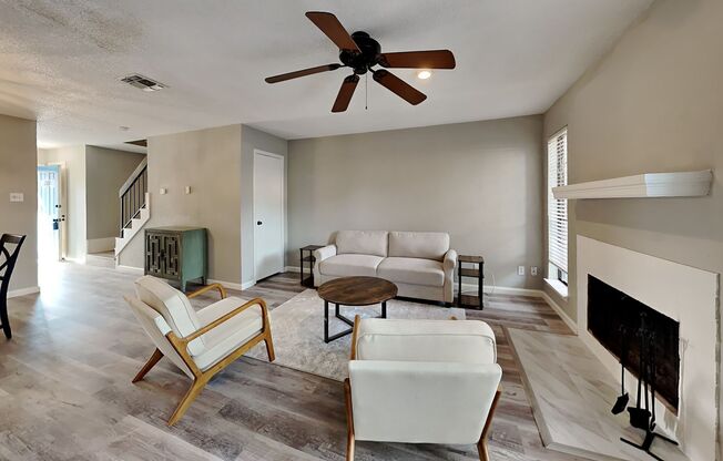 TERRIFIC TOWNHOME IN THE KINGSWOOD COMMUNITY!