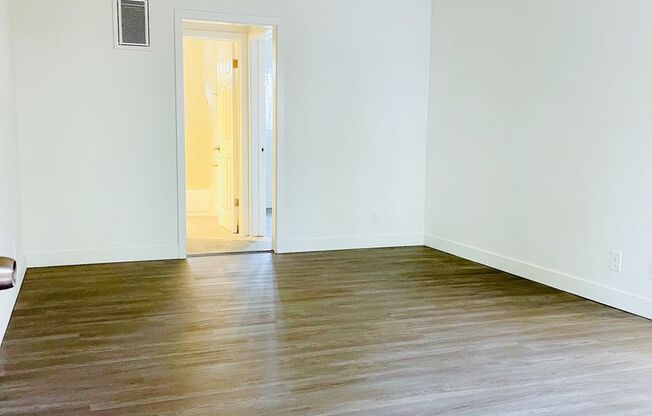 1 bed, 1 bath, 700 sqft, $2,045, Unit 9