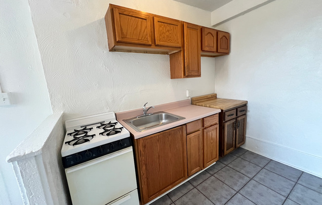 Studio, 1 bath, 440 sqft, $865, Unit 711