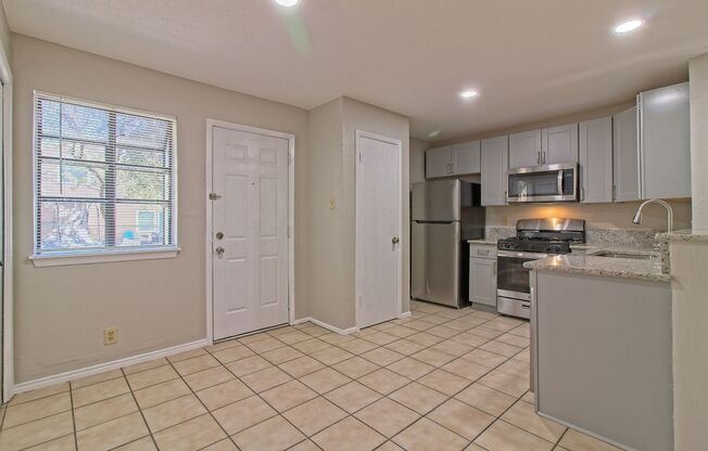 2 beds, 1 bath, $1,250