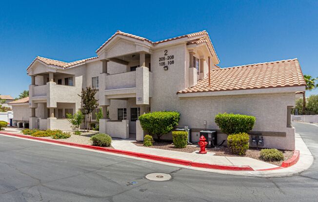 Upgraded 2 Bed 2 Bath with attached 1 Car Garage at Desert Inn Estates!