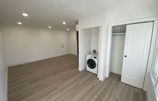 Studio, 1 bath, $999, Unit 05