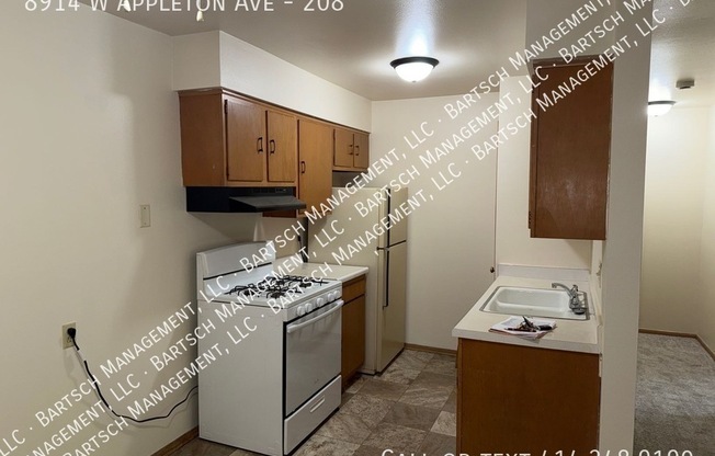 8914 W APPLETON AVE
