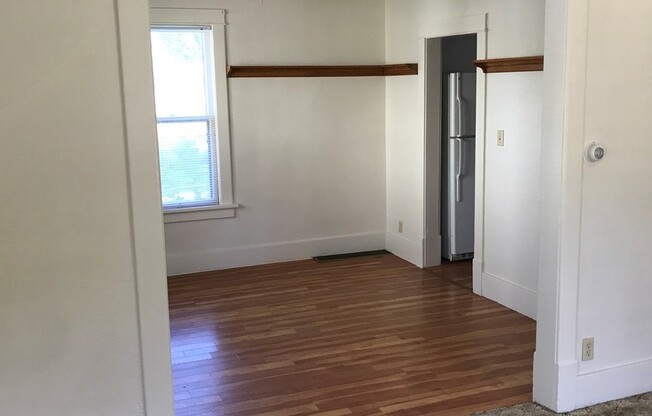 1 bed, 1 bath, 650 sqft, $700, Unit 02