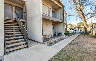 Lock and go GATED COMMUNITY near the night life in Addison. 2br/1ba Condo!
