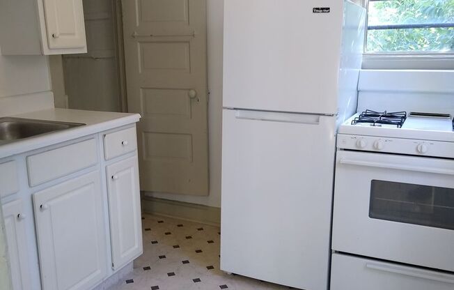 Studio, 1 bath, 550 sqft, $1,195