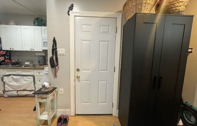 Studio, 1 bath, 300 sqft, $990, Unit 3412 Spring Partners LP-LLM ( Far East-PECO)