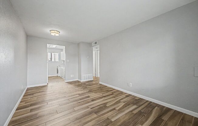 2 beds, 1 bath, 500 sqft, $925, Unit 102
