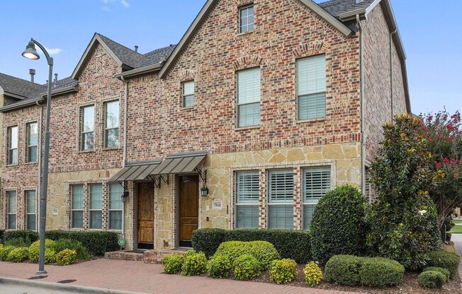 Sophisticated 3 Story 3 Bdrm 3.5 Bath Townhome Steps Away From Shops Of Legacy