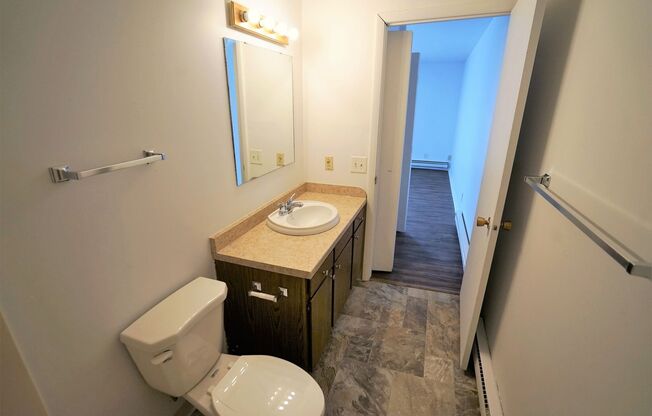 Studio, 1 bath, $910, Unit 7