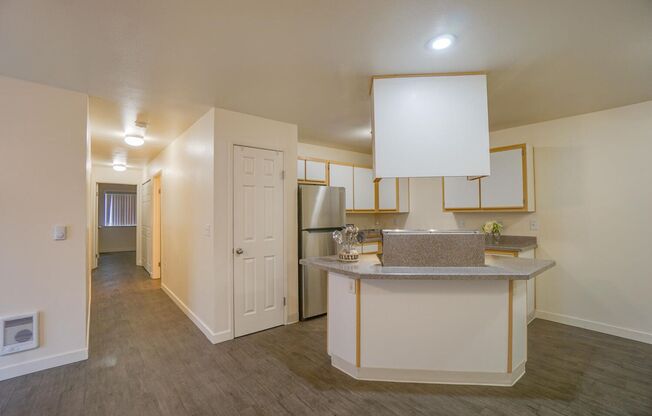 2 beds, 2 baths, 839 sqft, $1,845, Unit 25*