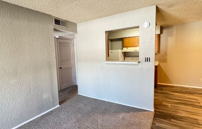 1 bed, 1 bath, 636 sqft, $700, Unit 01H