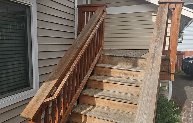 South Seattle split level home - 5 bedroom and 3 bathroom home.  Available NOW!